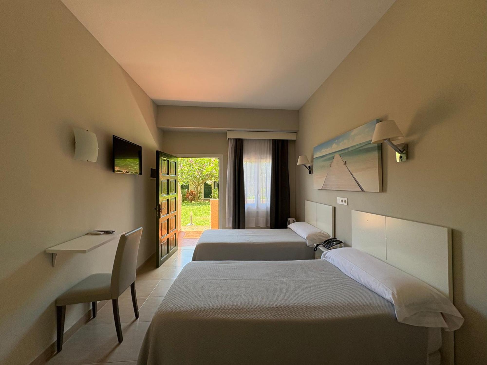 Twin Room Ground floor Terrace