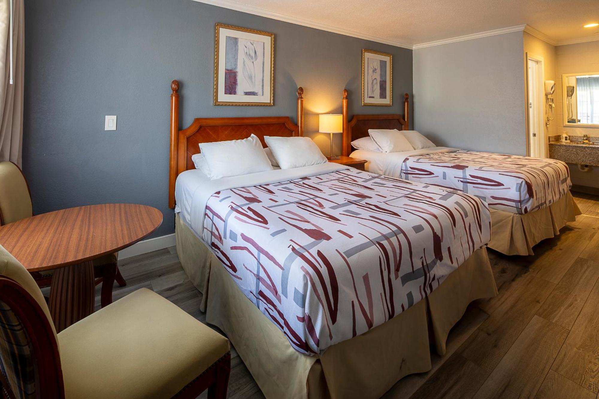 2 Queen Bed