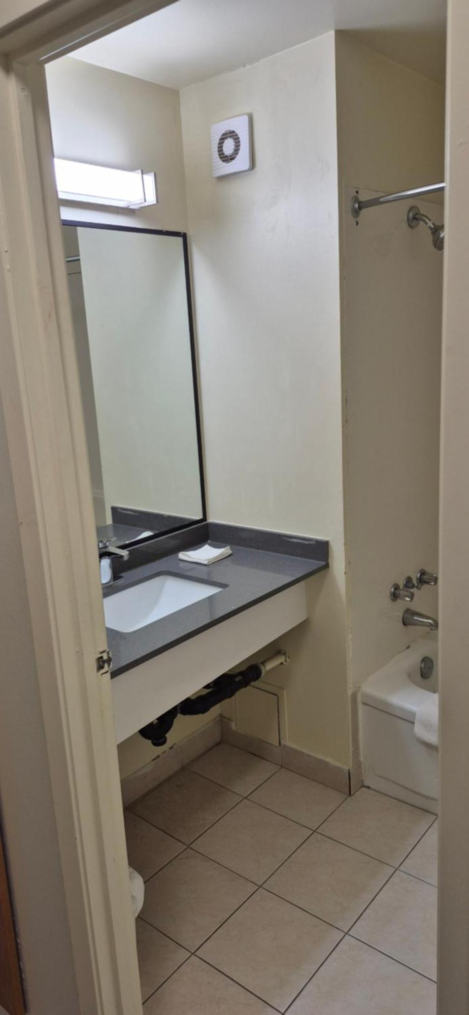 Deluxe King Rooms Microwave
