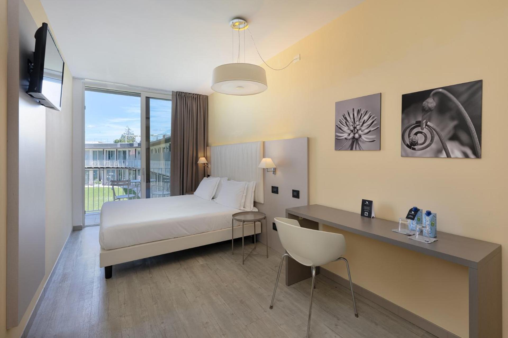 Superior Double or Twin Room Lake View