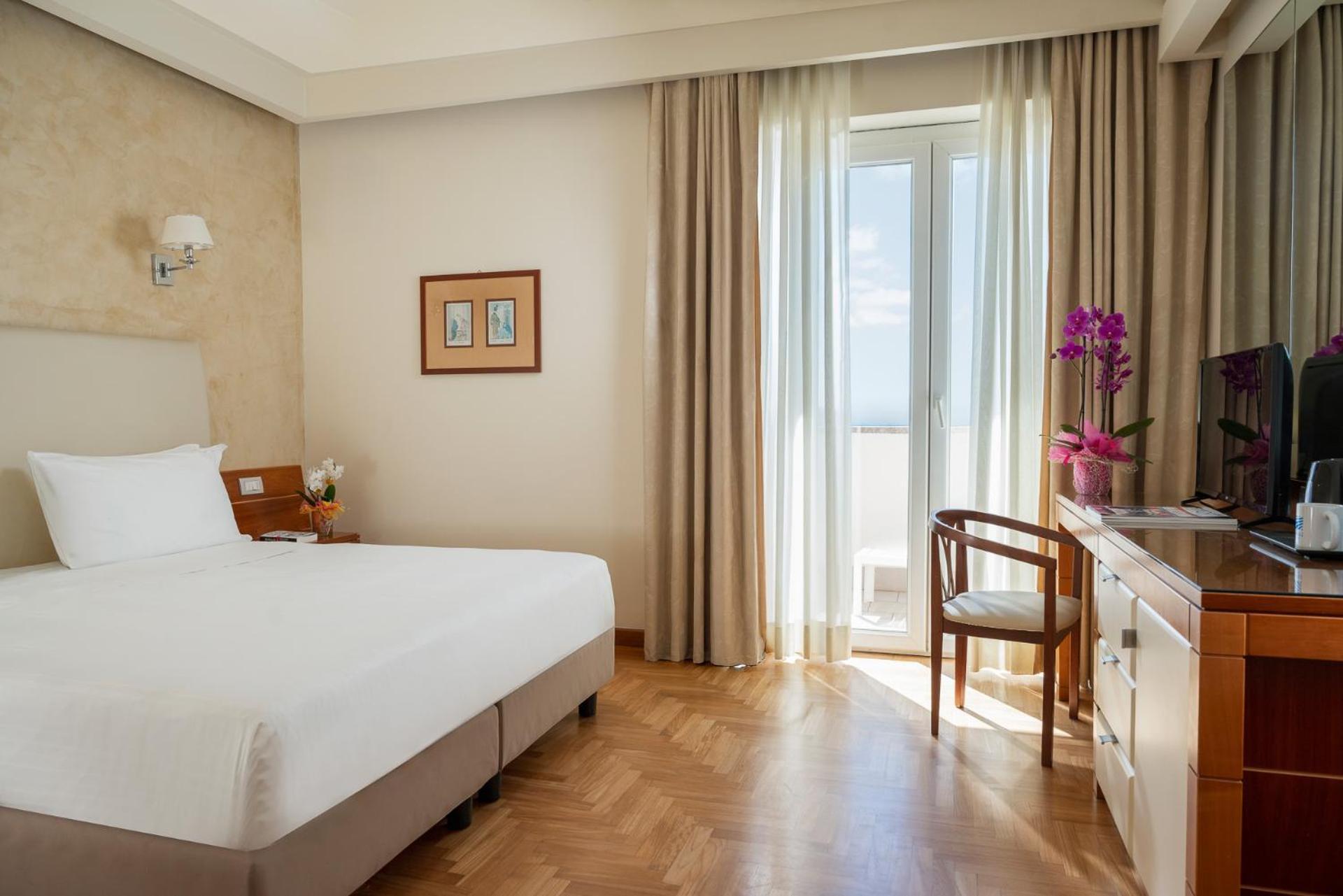 Deluxe Double Room Balcony Partial Sea View