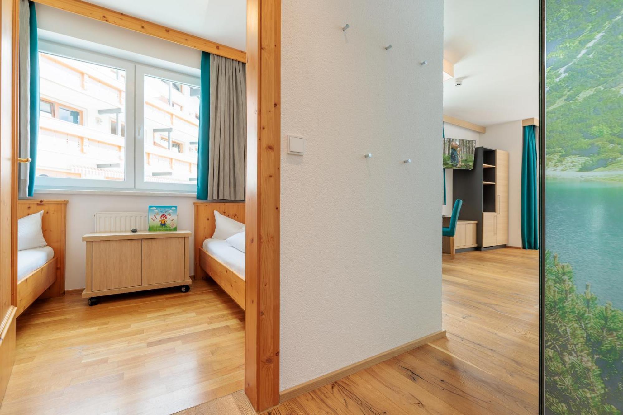 Deluxe Family Room
