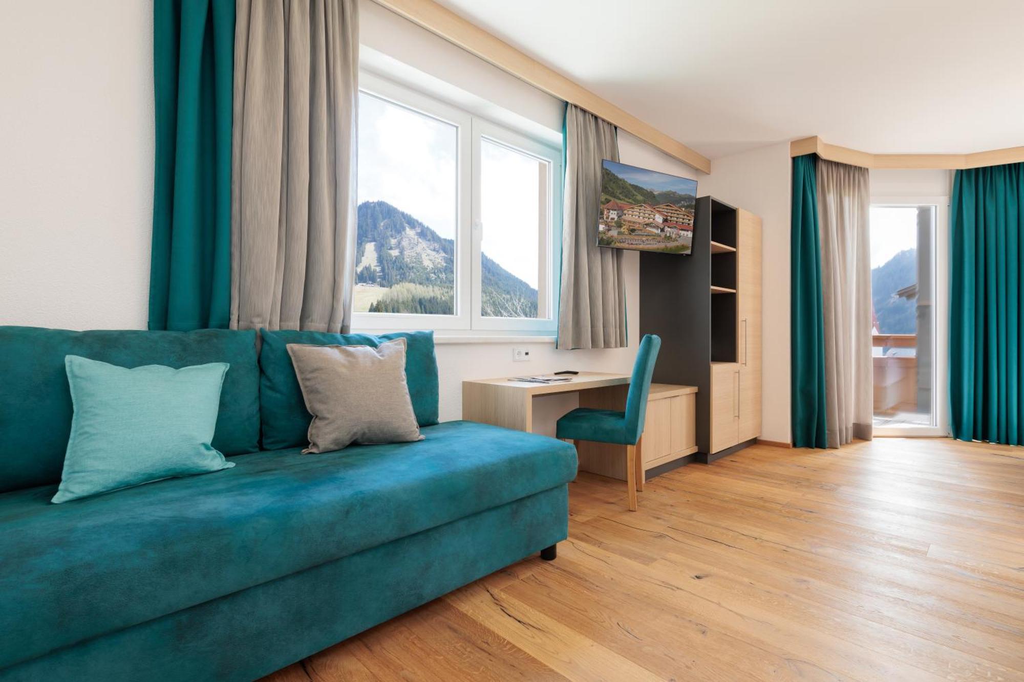 Deluxe Family Room