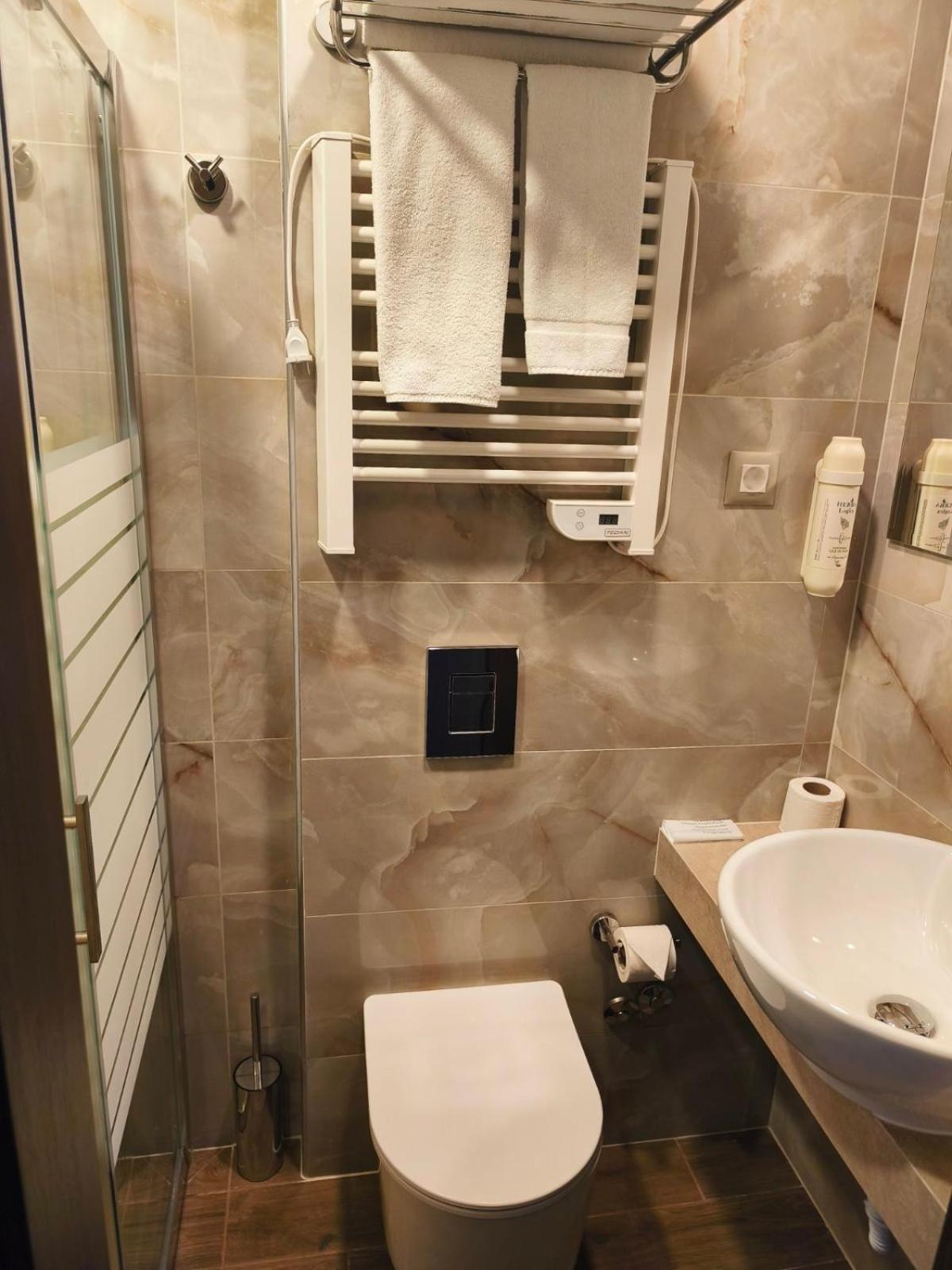 Double or Twin Room,1772073466:JPEG
