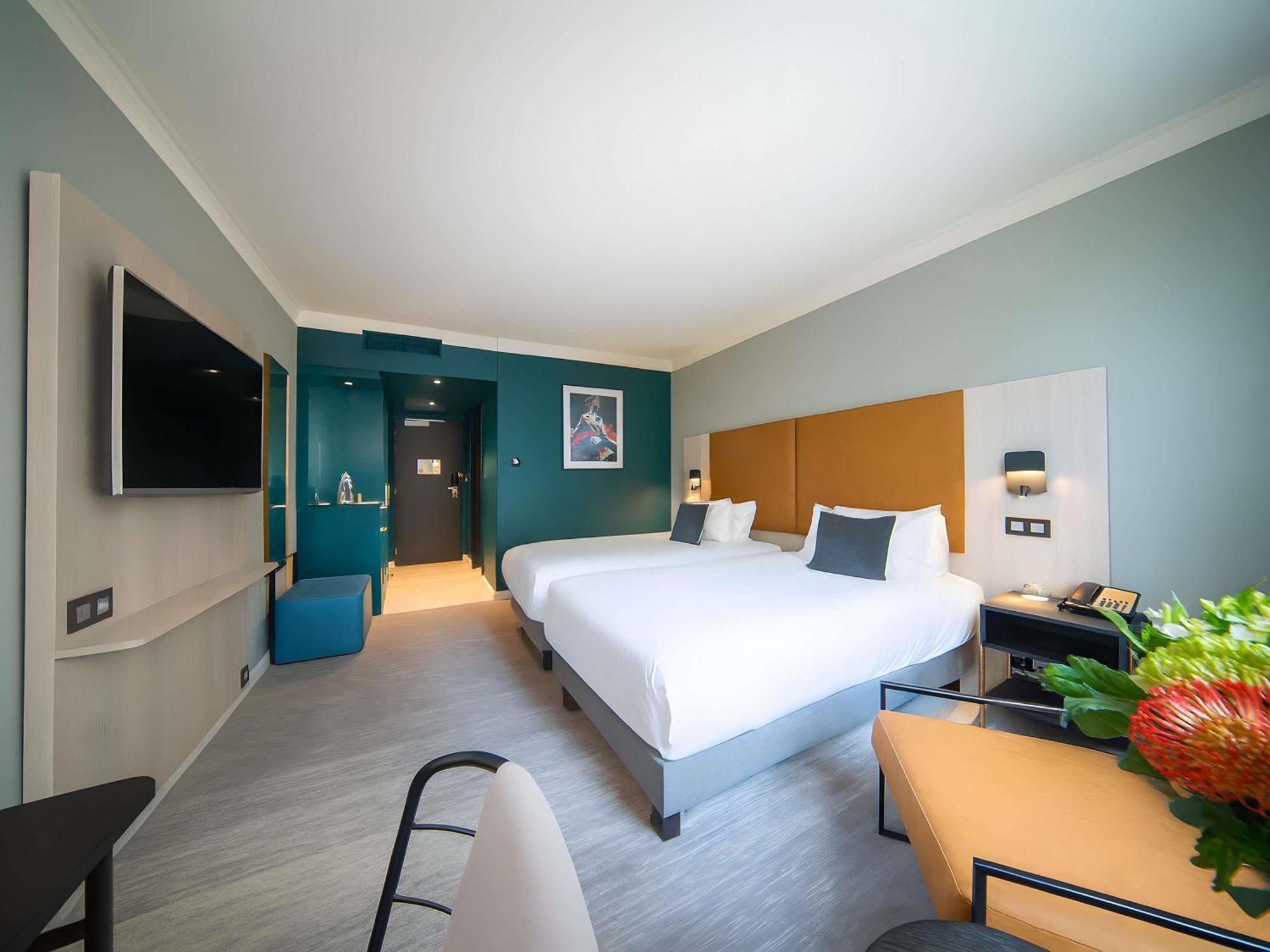 Superior Twin Room City Side