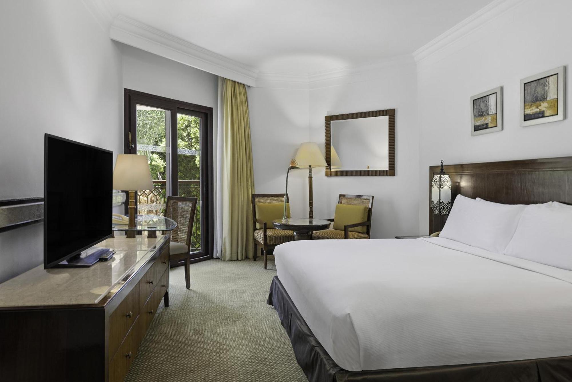 Family King Room Connected Twin
