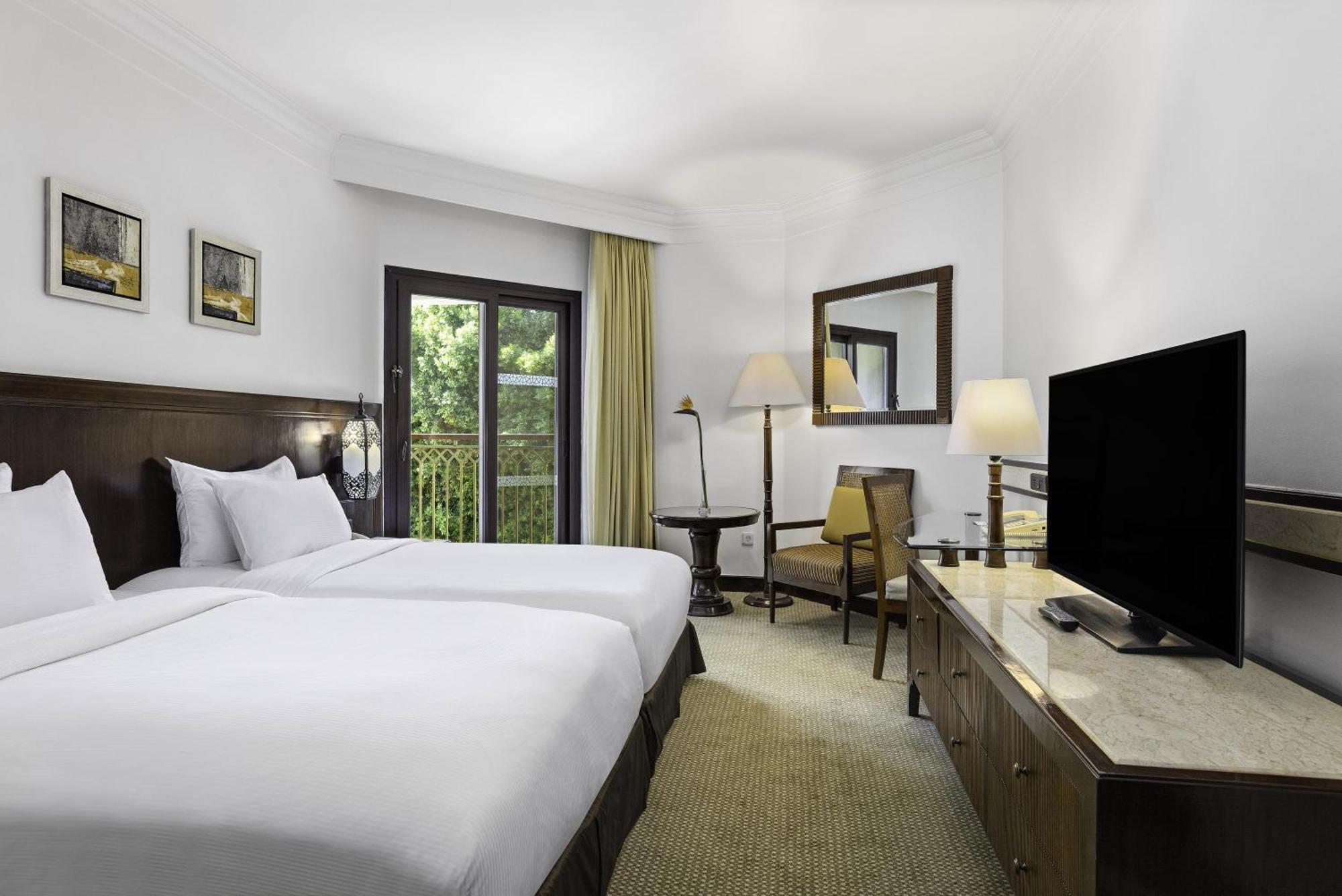 Family King Room Connected Twin