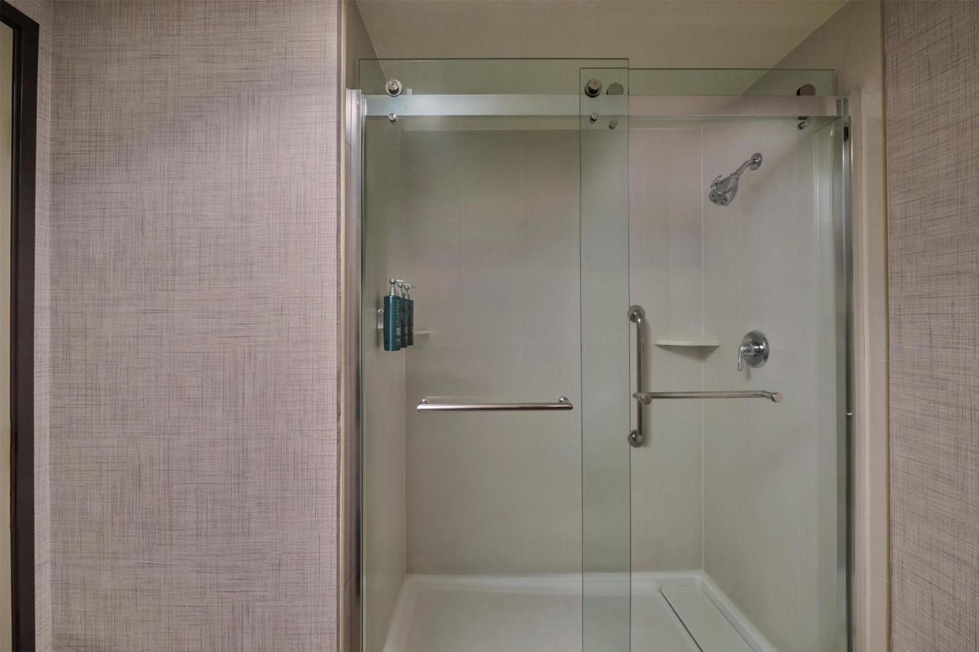 Junior Suite,1772077229:JPEG