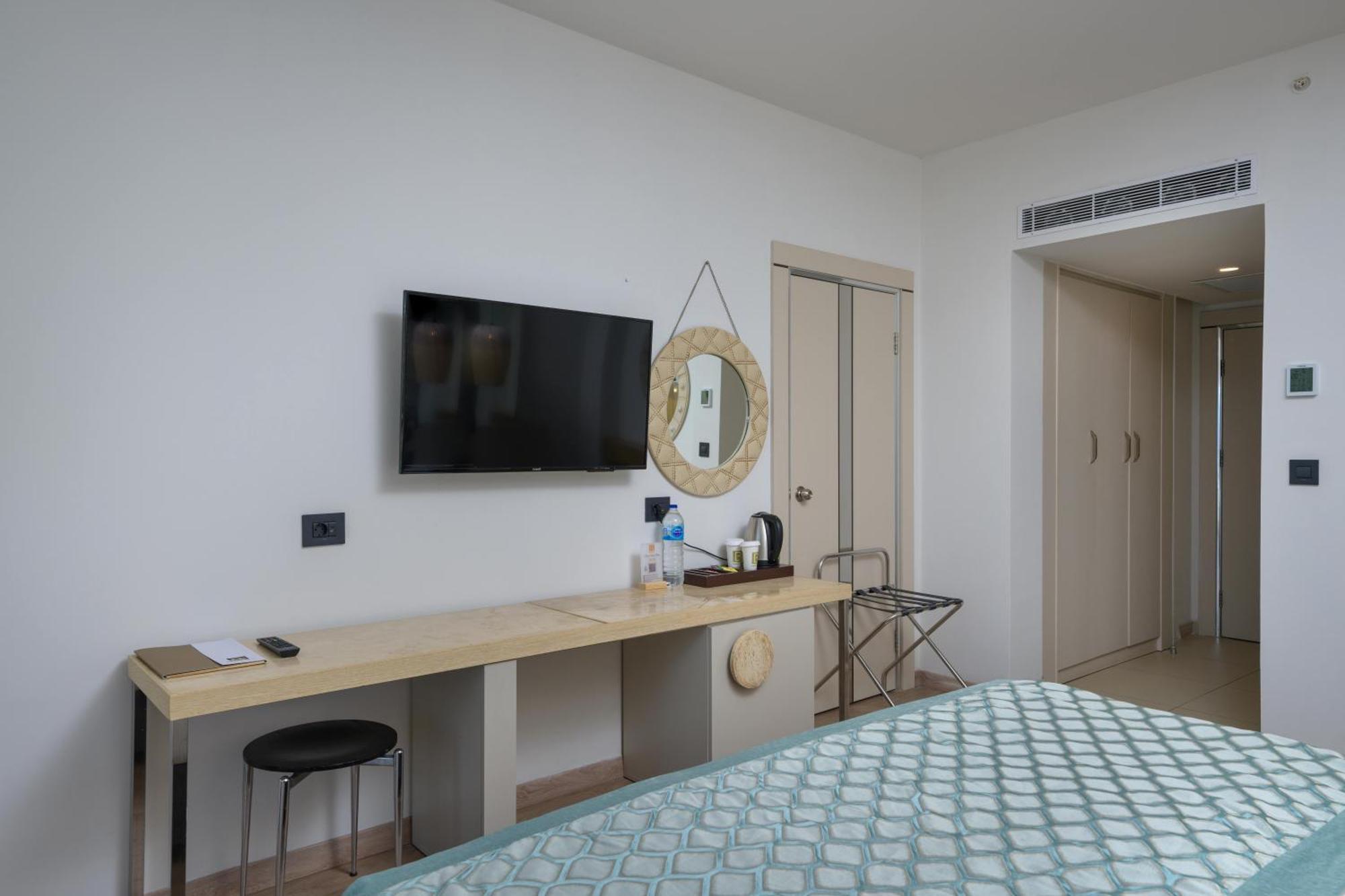 Deluxe Double or Twin Room Sea View