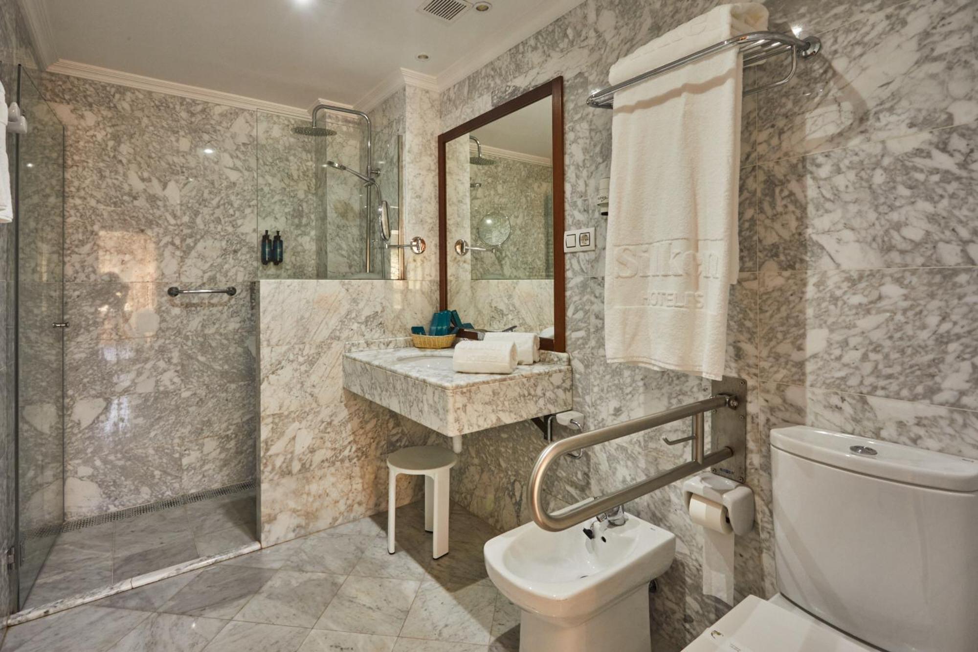 Junior Suite,1772083746:JPEG