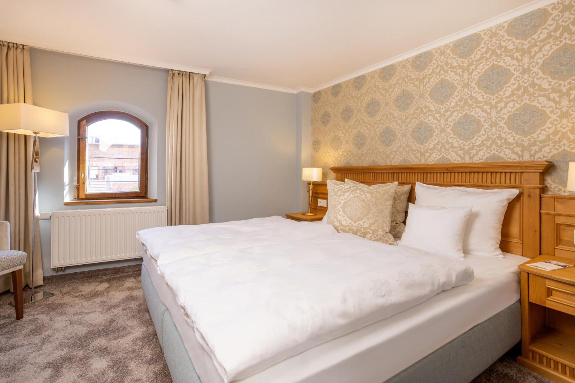 Standard Suite,1772085837:JPEG
