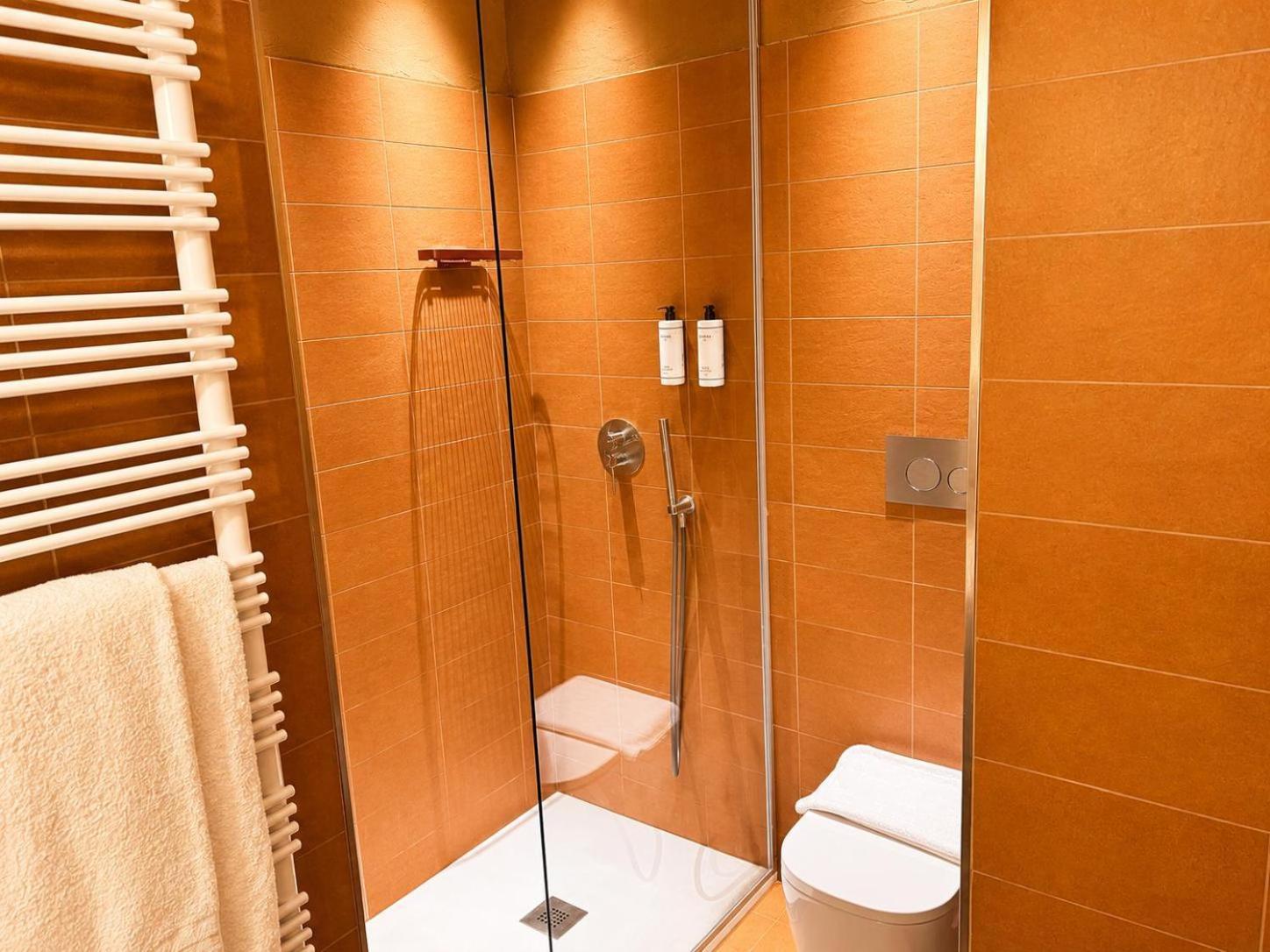 Comfort Triple Room Shower,1772088424:JPEG