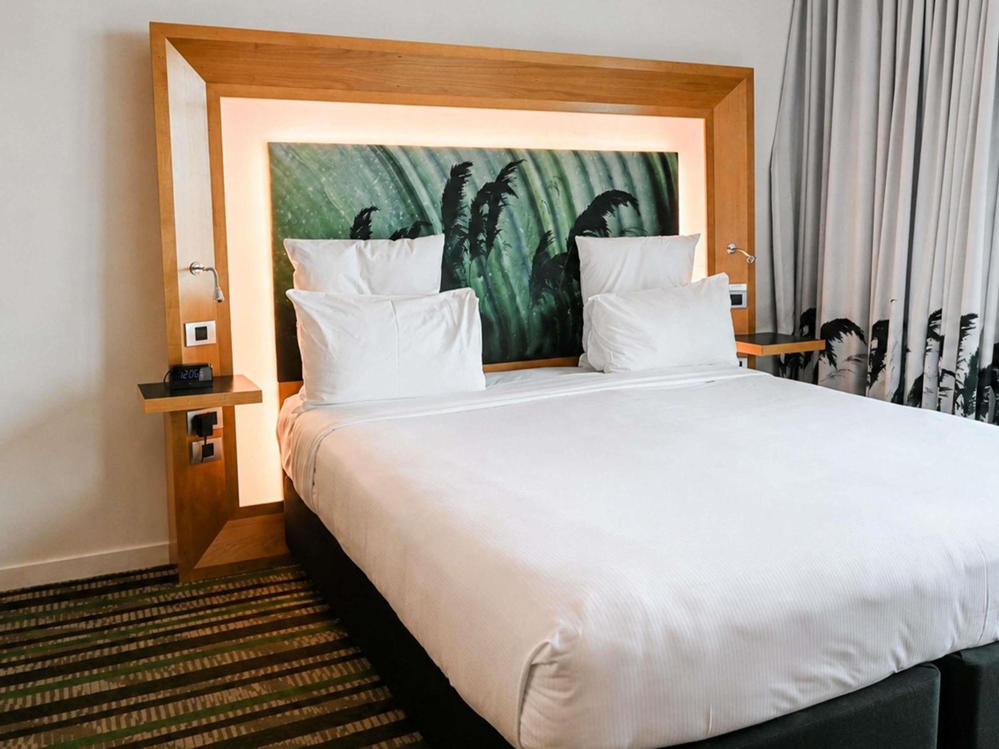 Superior King Room Accessible