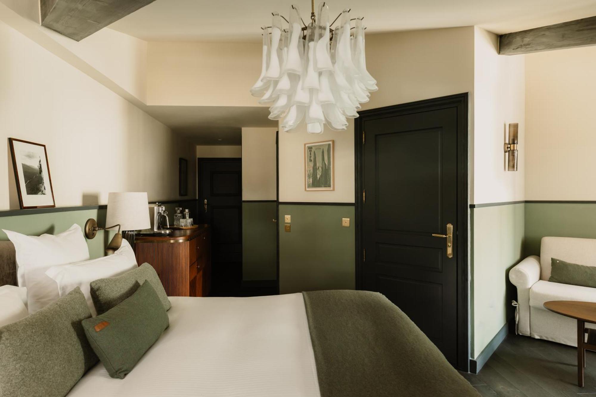 Privilege Room Village view