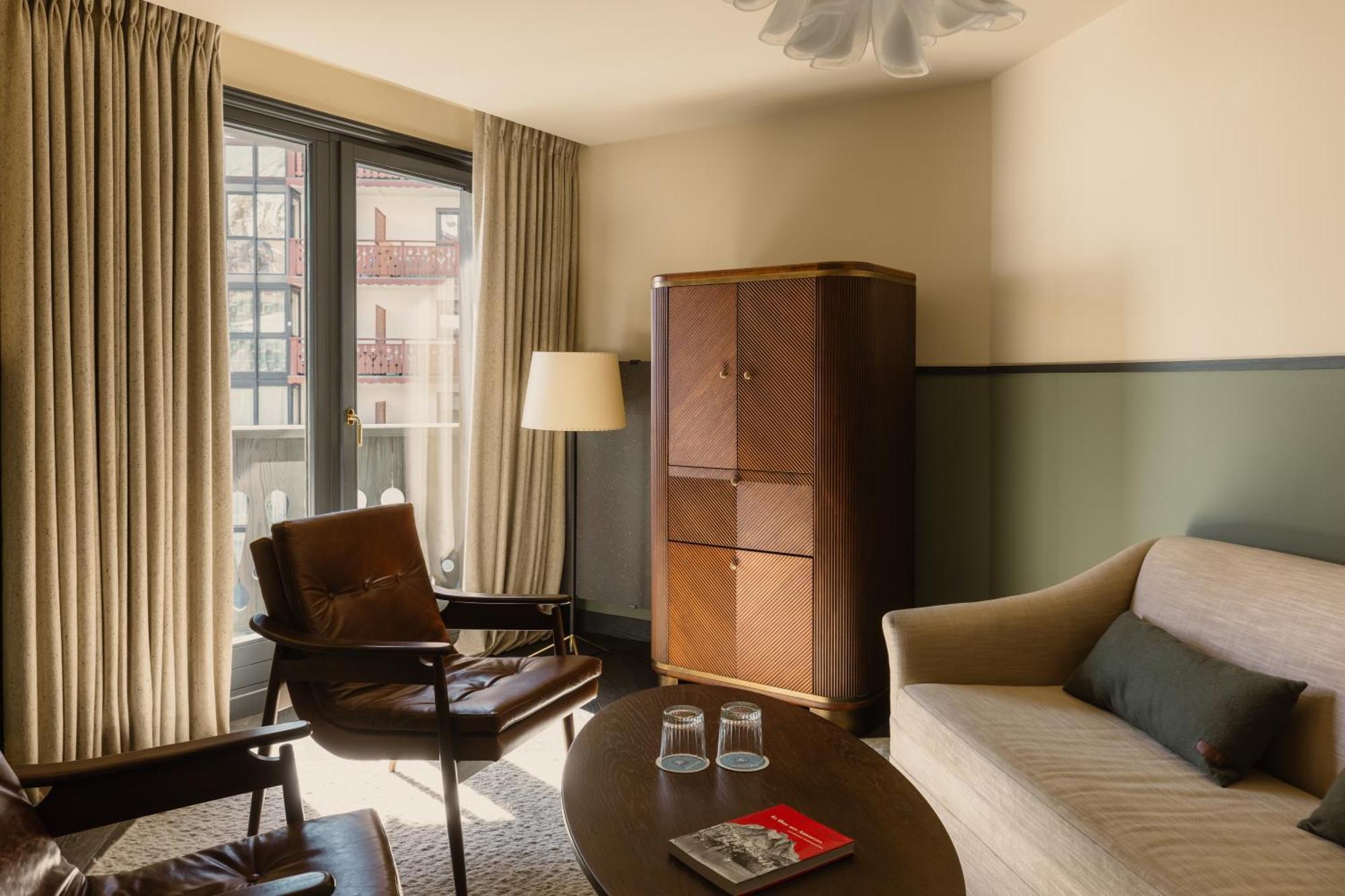 Privilege Family Room Village View