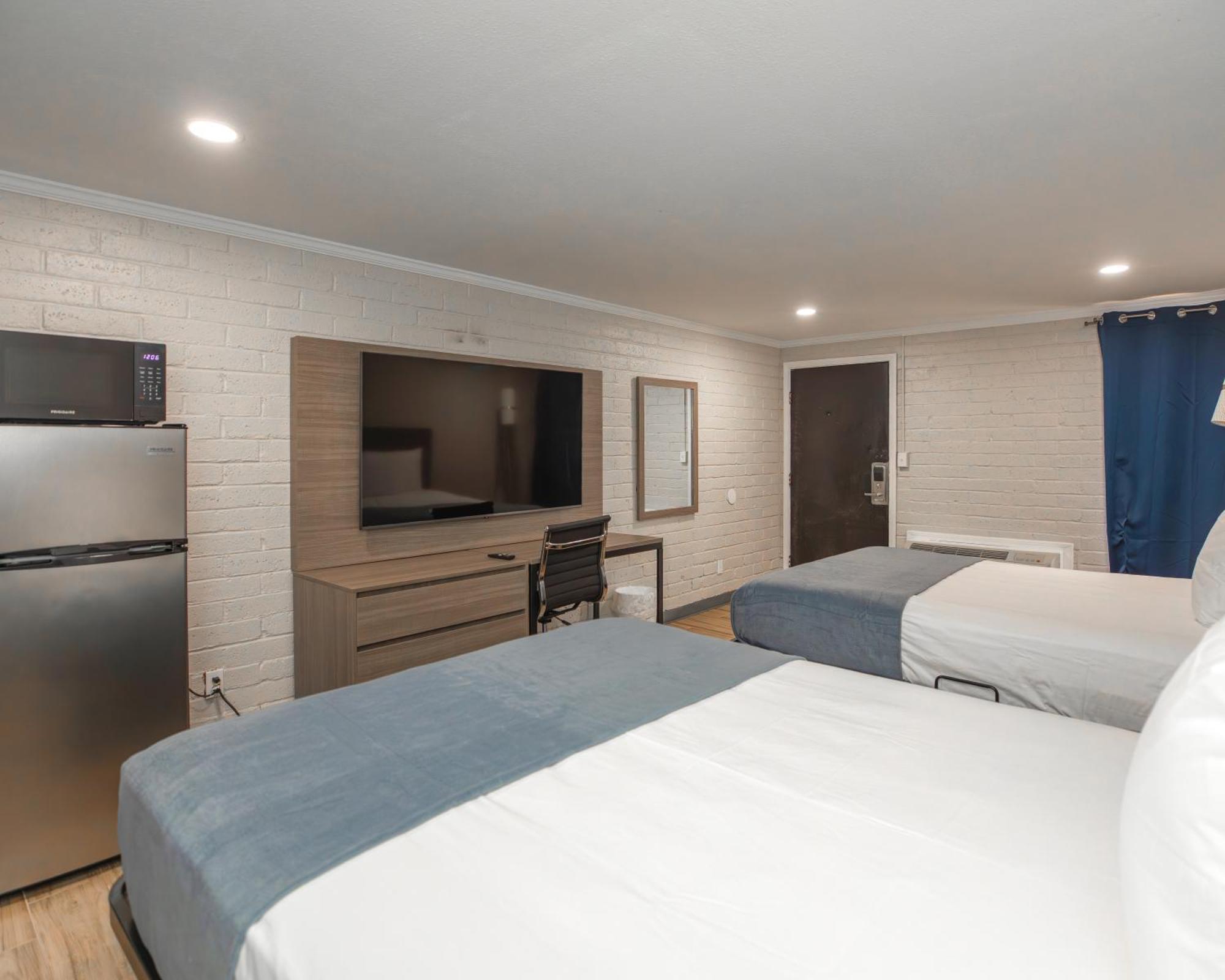 Deluxe Queen Room Two Queen Beds Non-Smoking