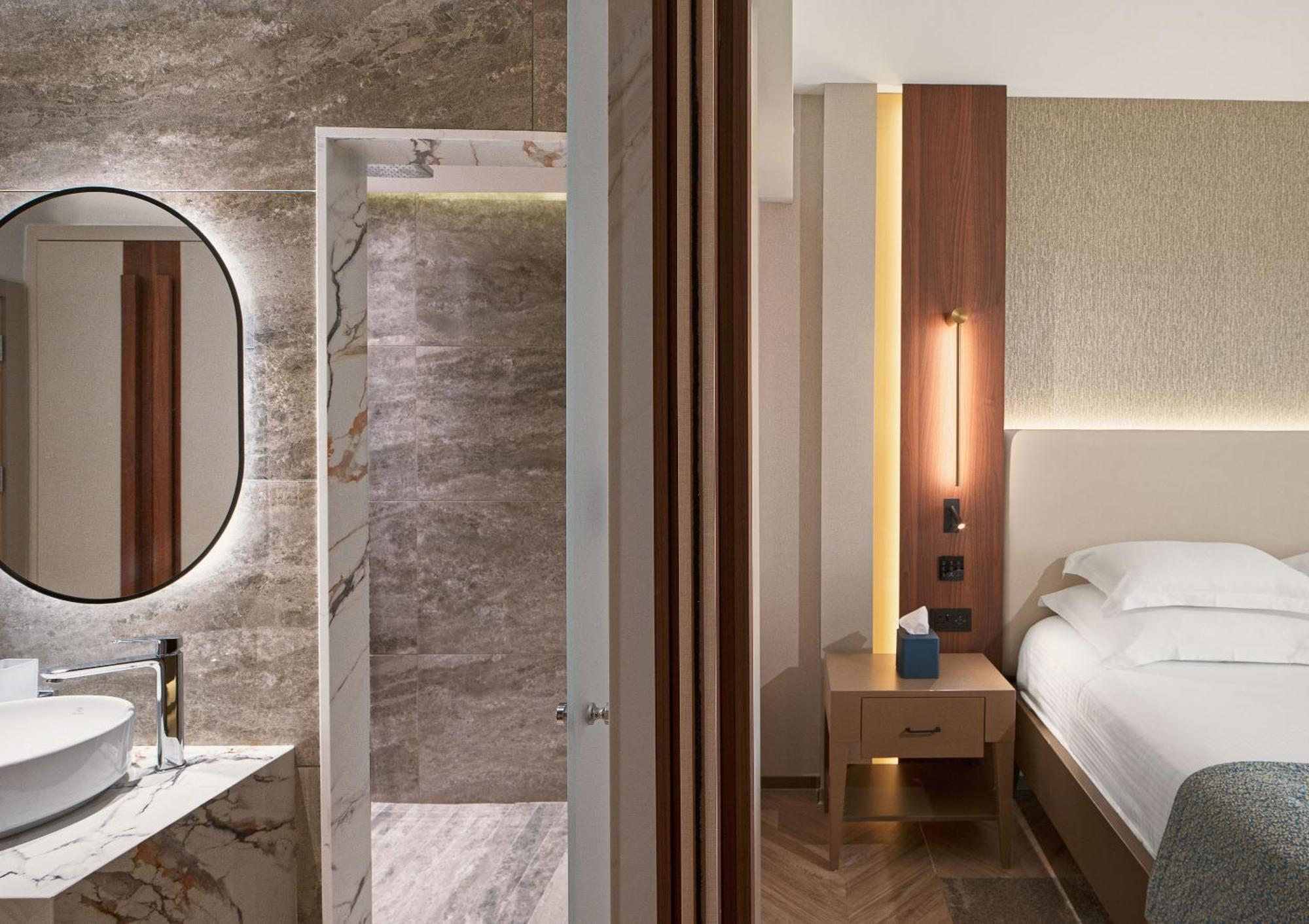 Deluxe Superior Room Side Sea View 18 years old