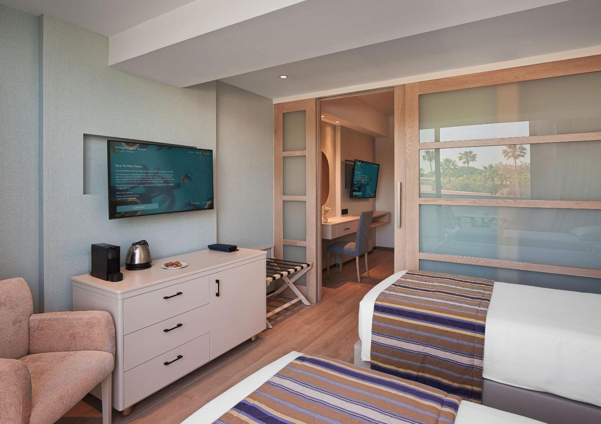 Family Junior Suite Inland View