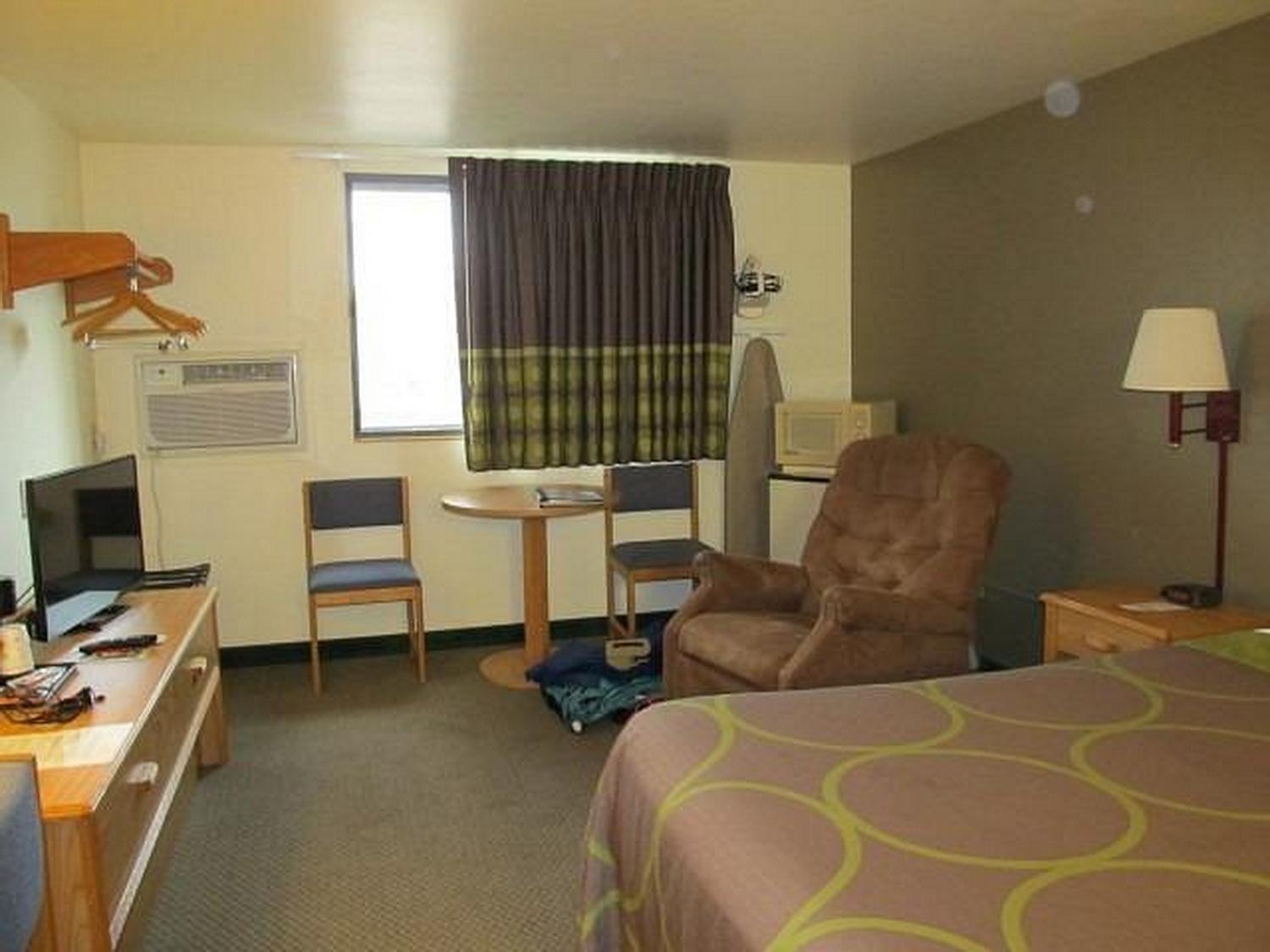 Queen Pet-Friendly Room