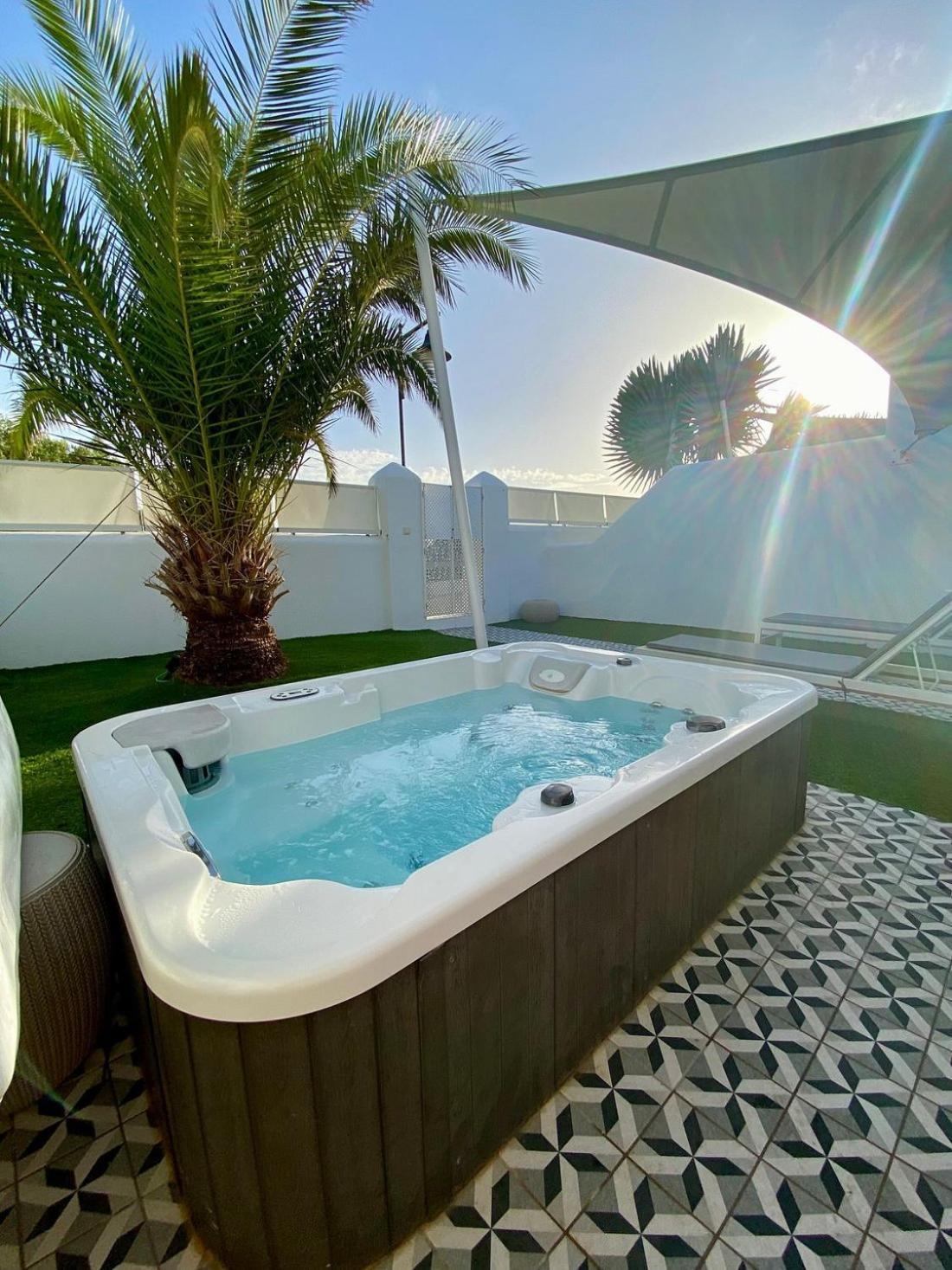 Two-Bedroom Apartment Hot Tub