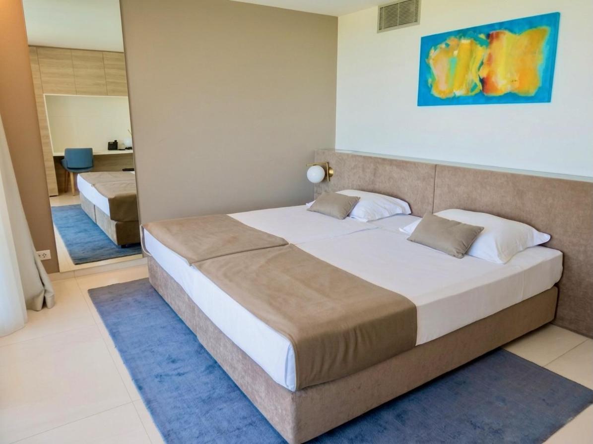 One-Bedroom Apartment Balcony Sea View