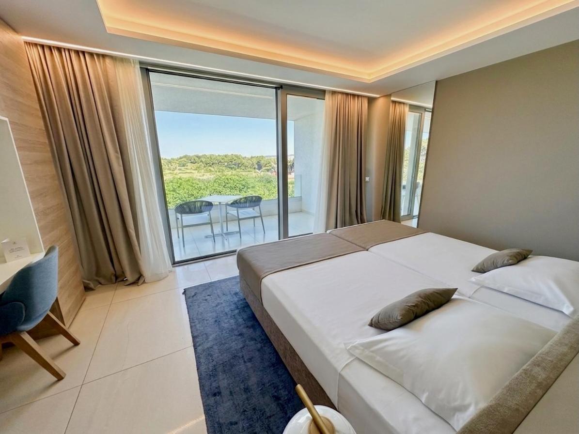One-Bedroom Apartment Balcony Sea View