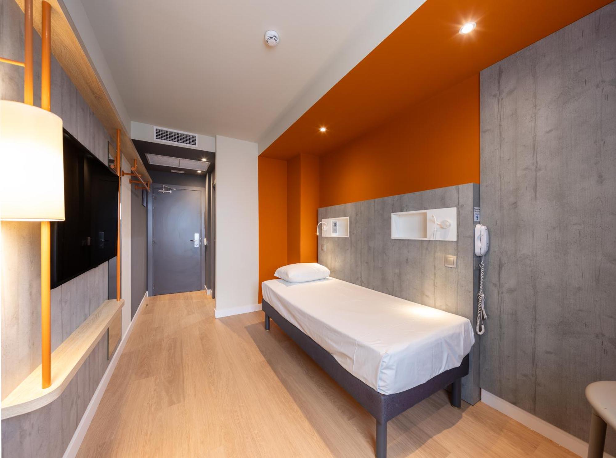 Standard Single Room,1772208078:JPEG
