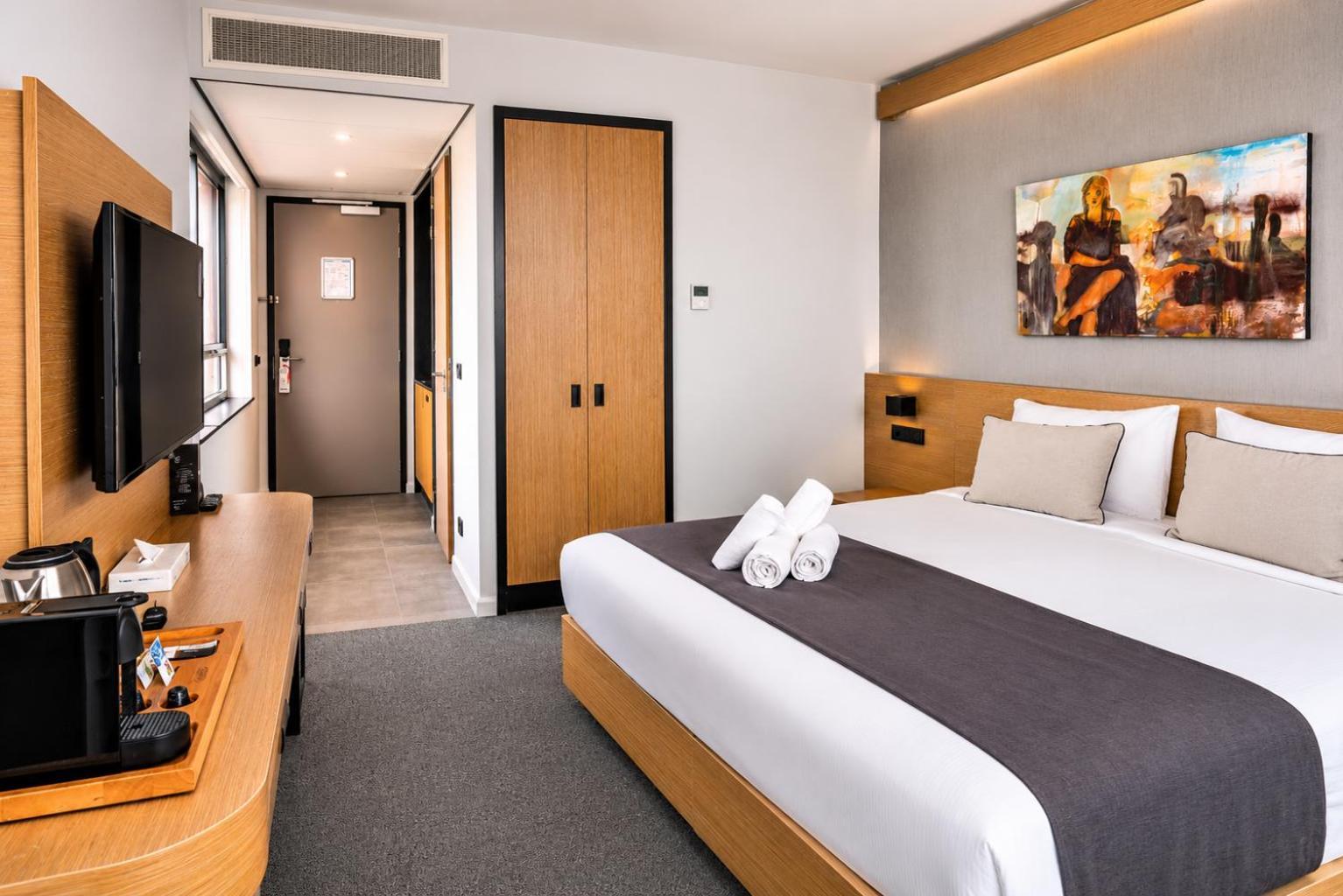 Deluxe King Room Kitchenette