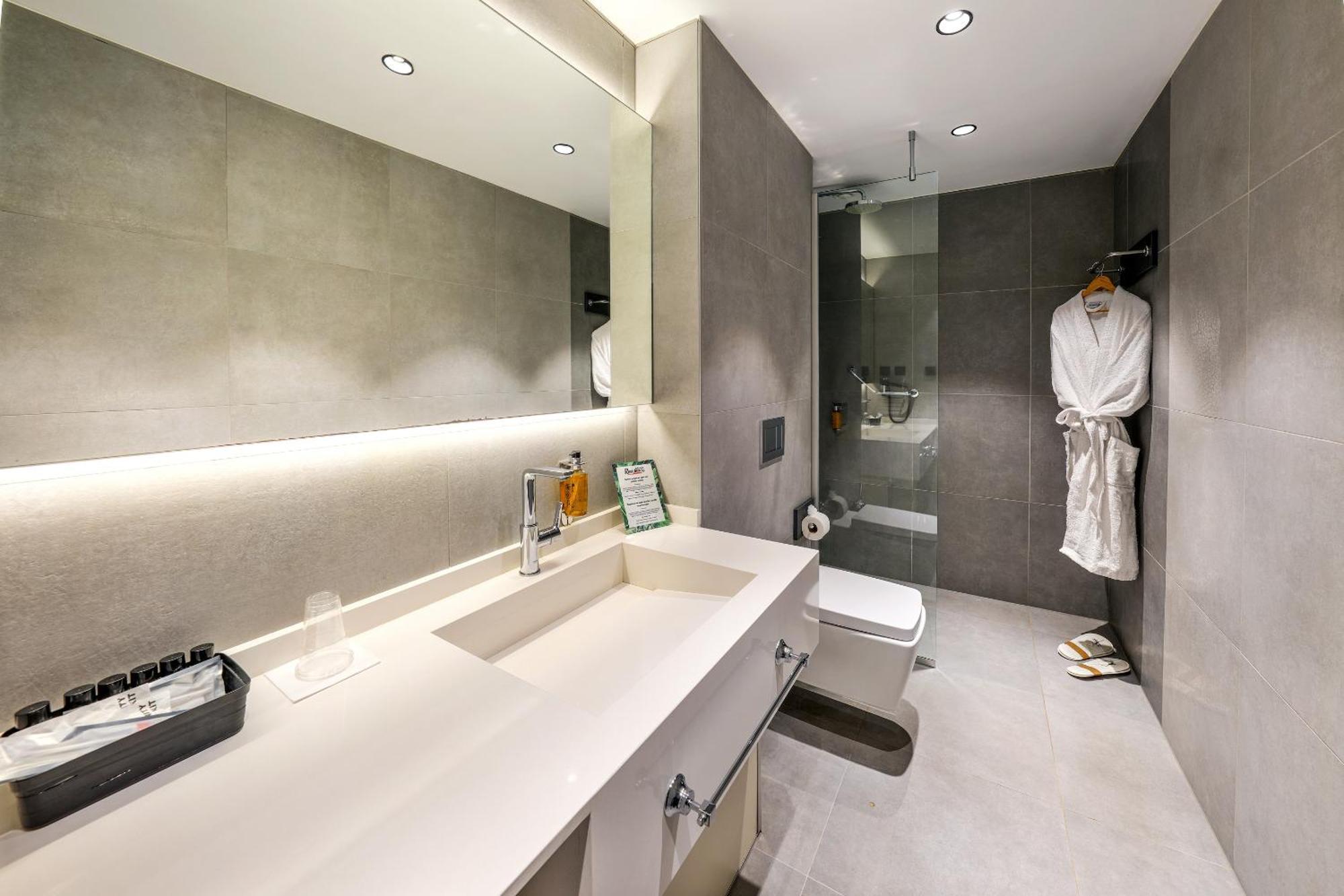 Deluxe King Room Kitchenette Balcony