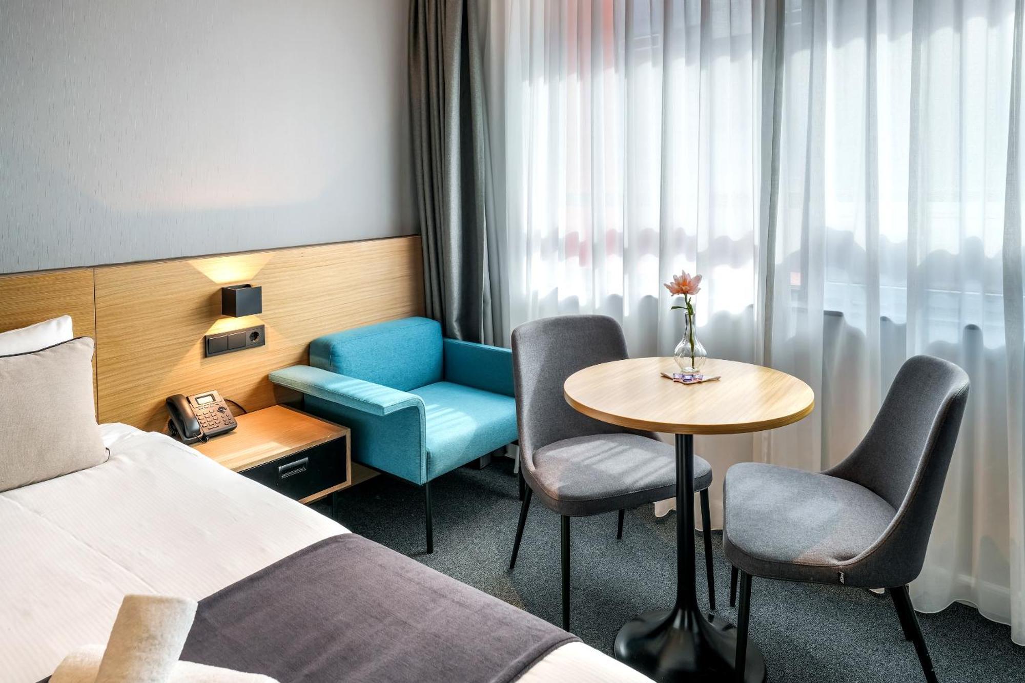 Deluxe King Room Kitchenette
