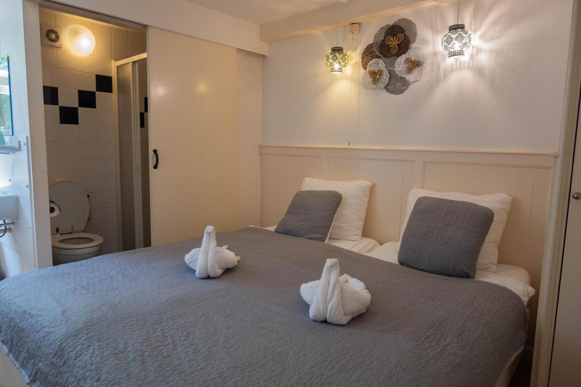 Double Room Private Bathroom