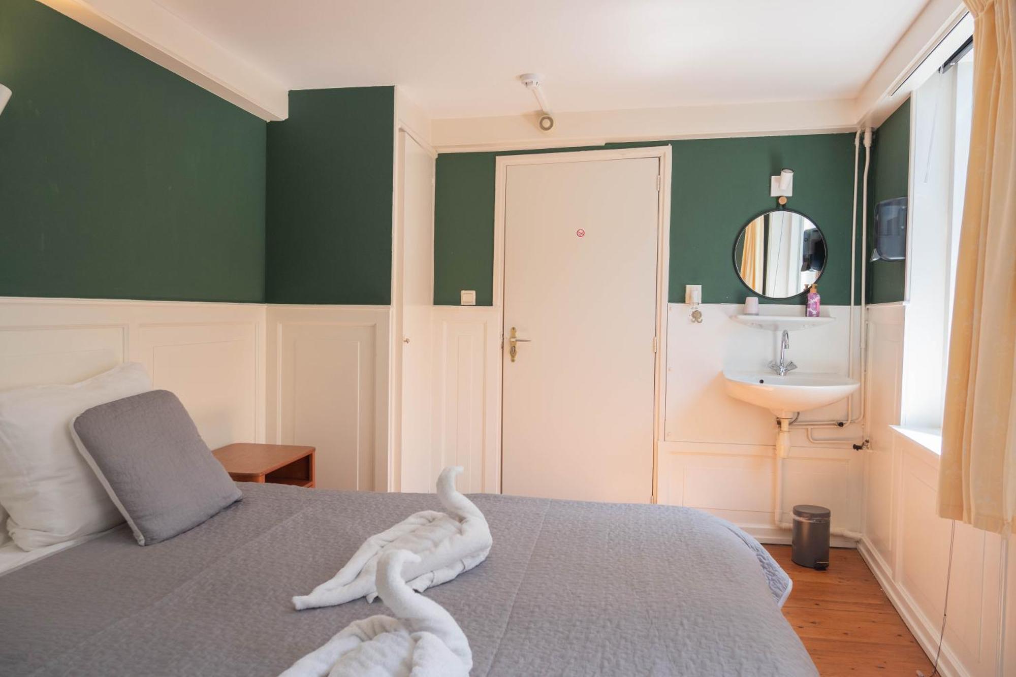 Double Room Private Bathroom