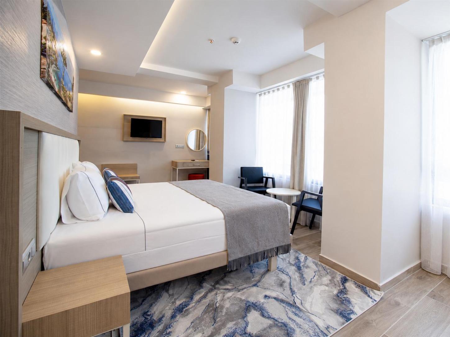 Deluxe Suite