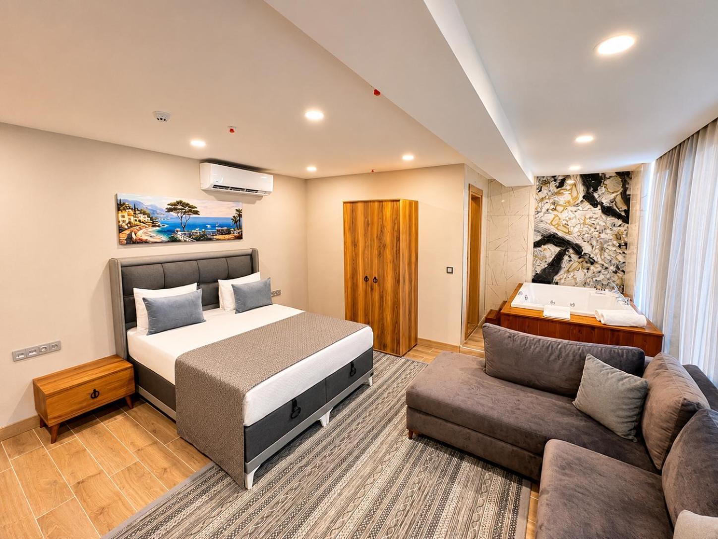 King Suite Spa Bath
