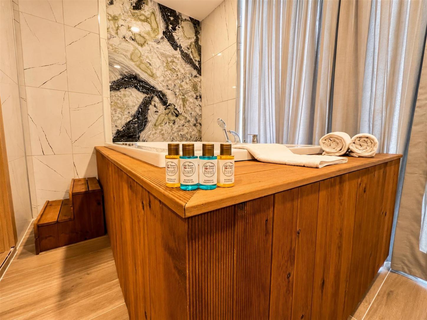 King Suite Spa Bath