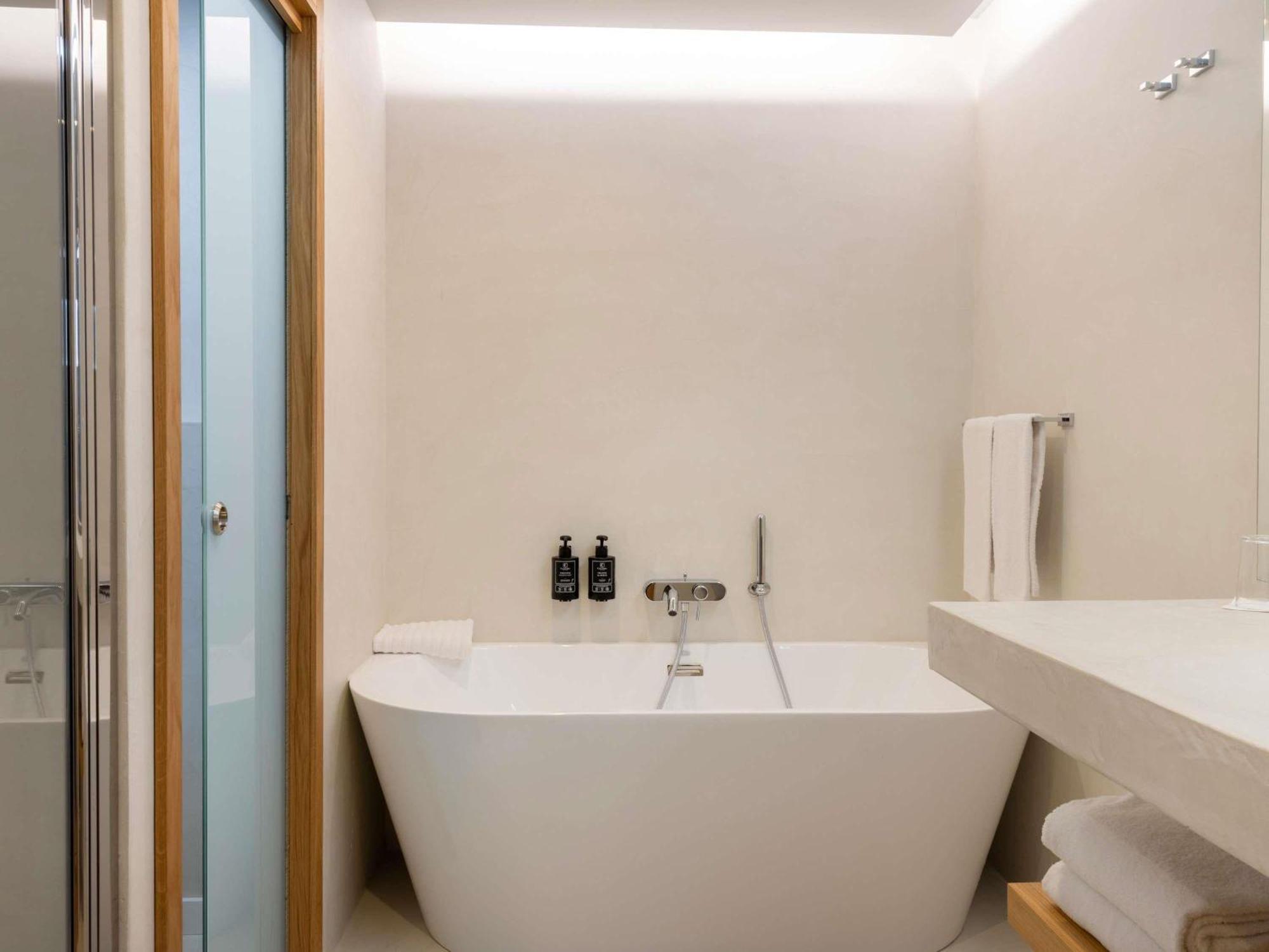 Junior Suite Double or Twin Suite Sea Pool View