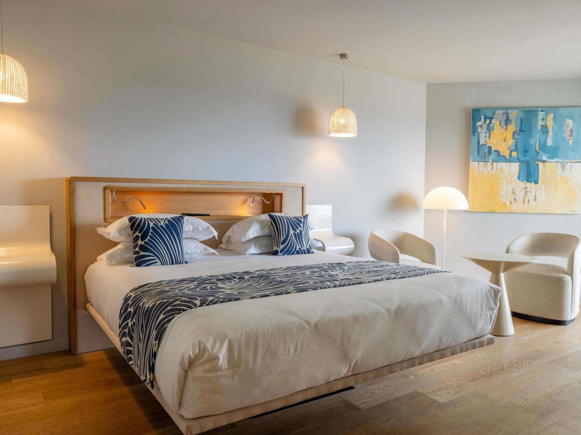 Superior King Room Pool Sea View