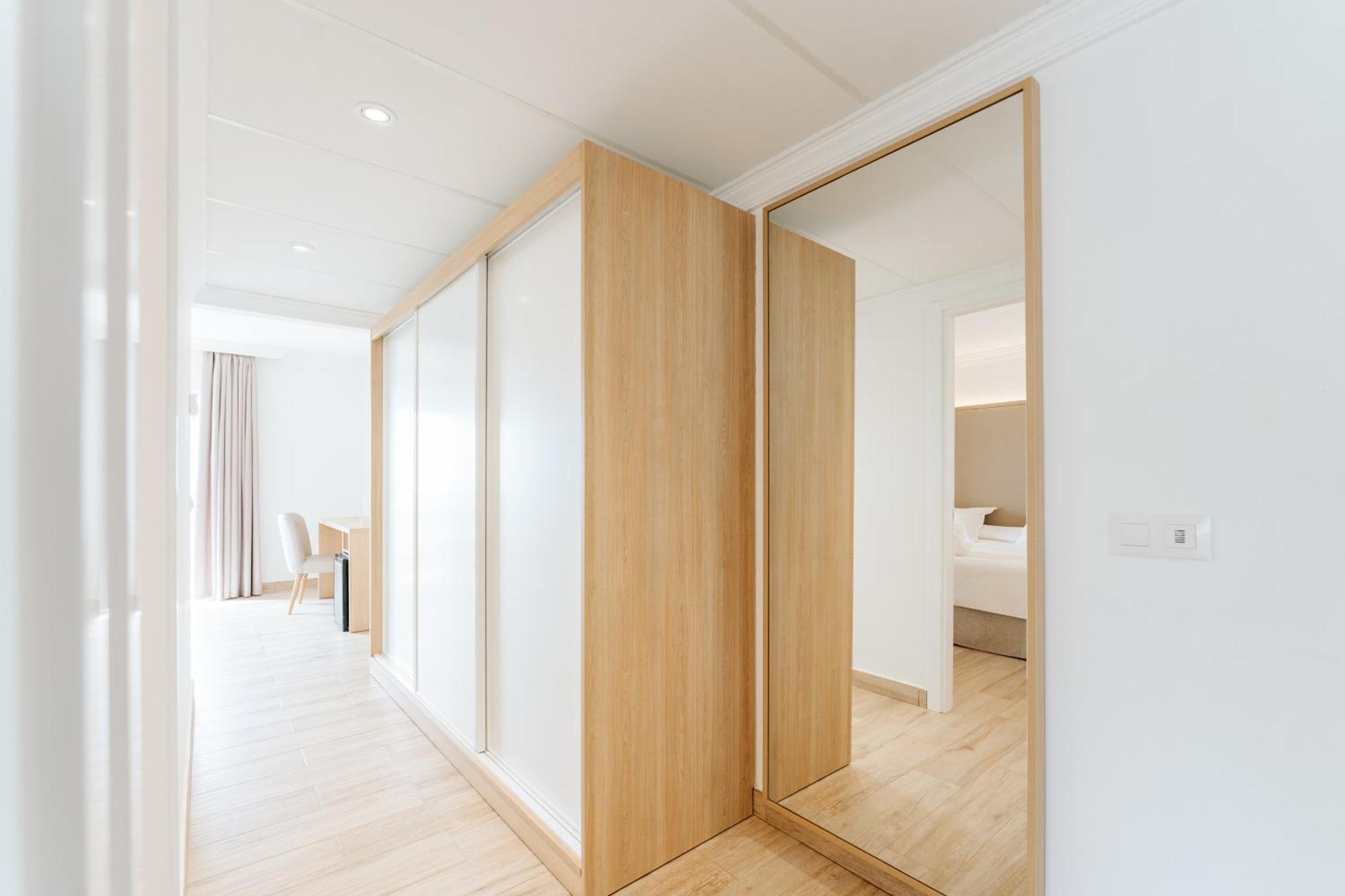 Double or Twin Room Sea View