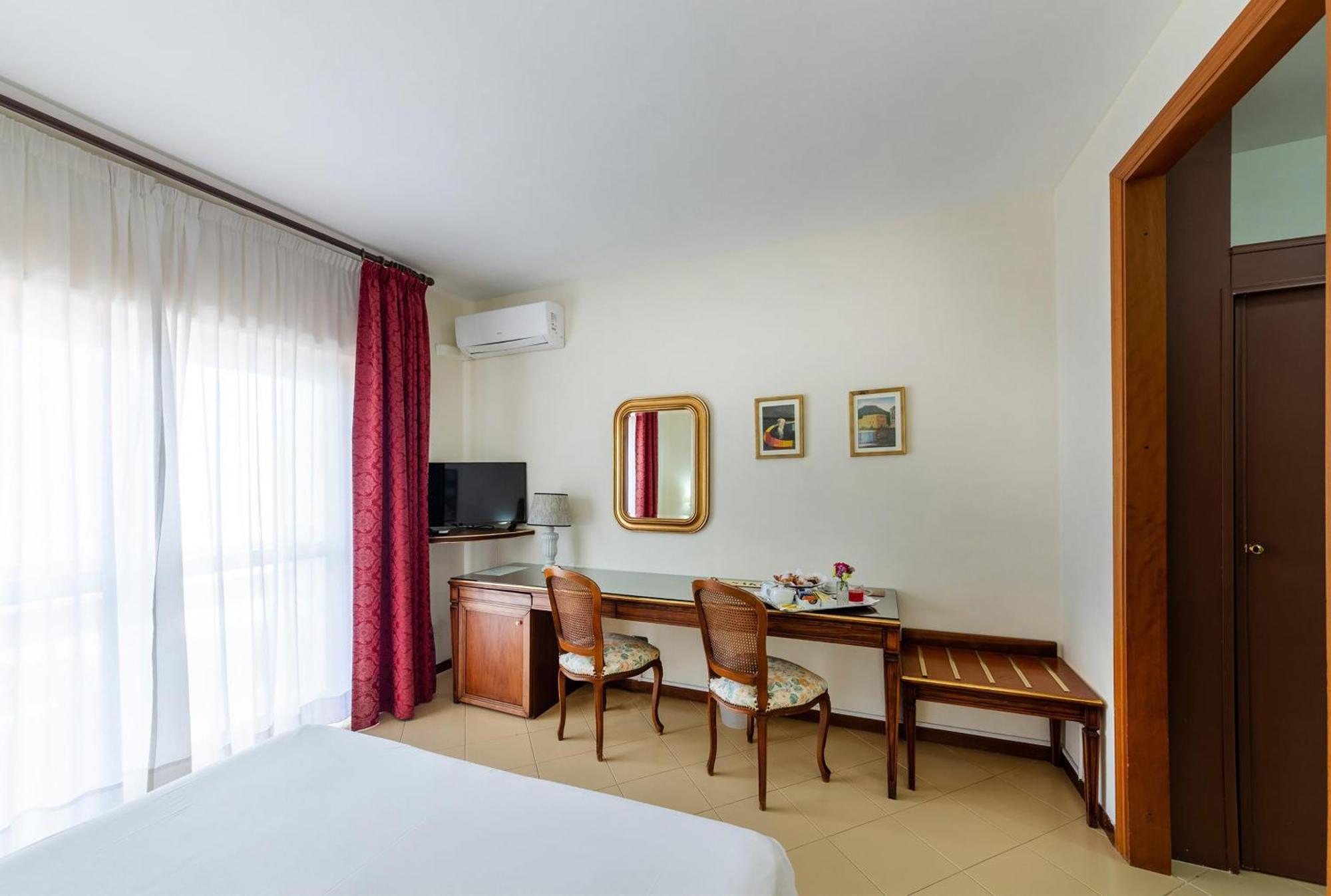 Classic Queen Room One Queen Bed One Single Bed Non-Smoking
