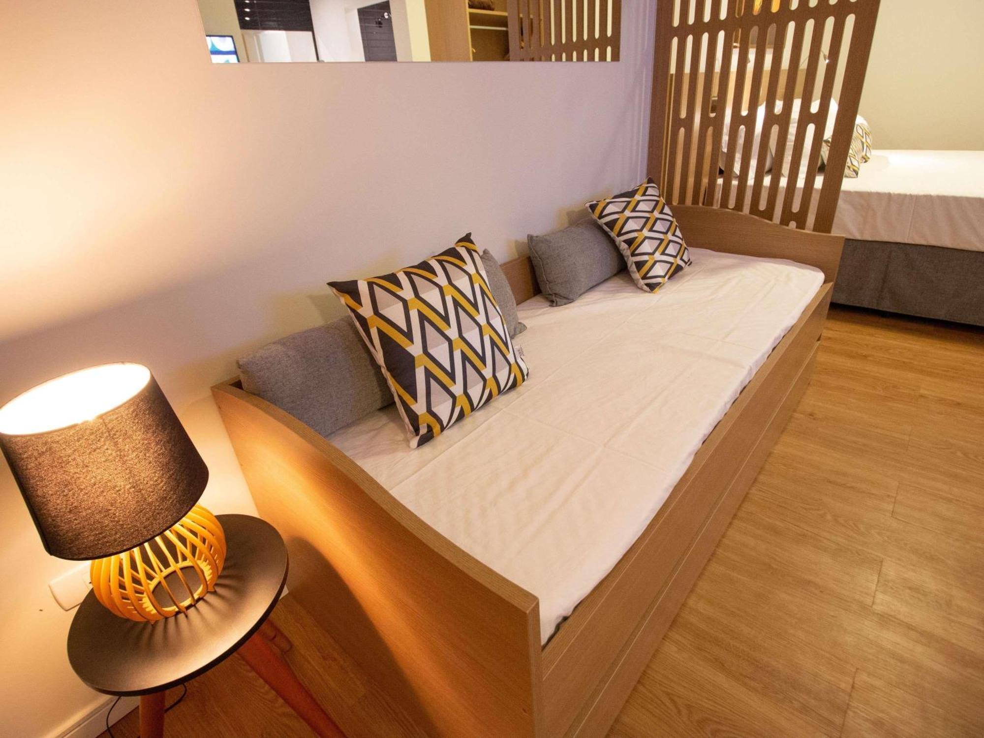 Apartment One Queen Bed One Trundle Bed