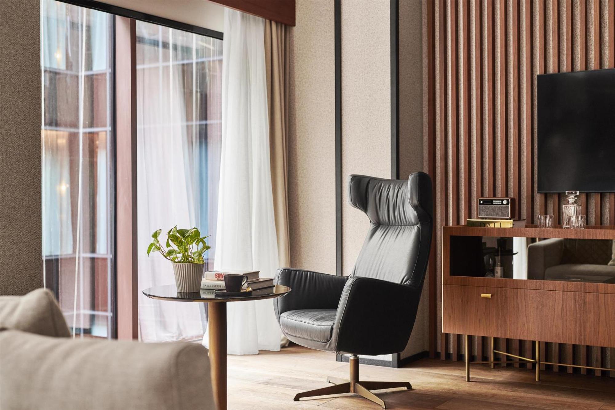 Deluxe King Room