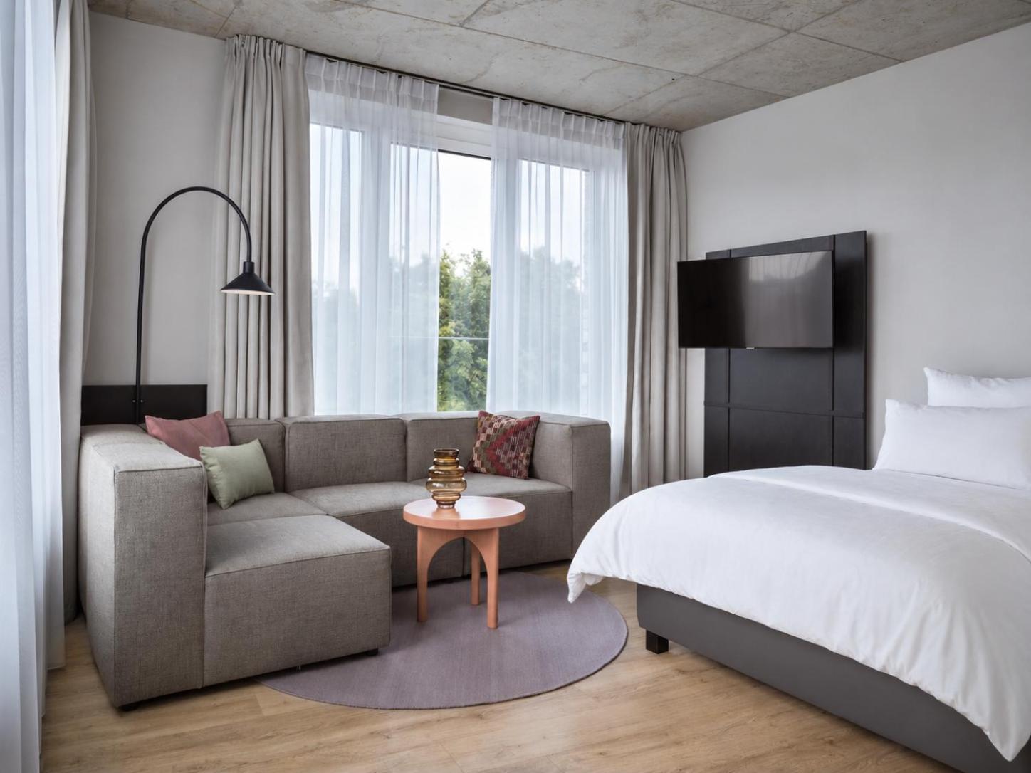 Deluxe Suite King-Size-Bed