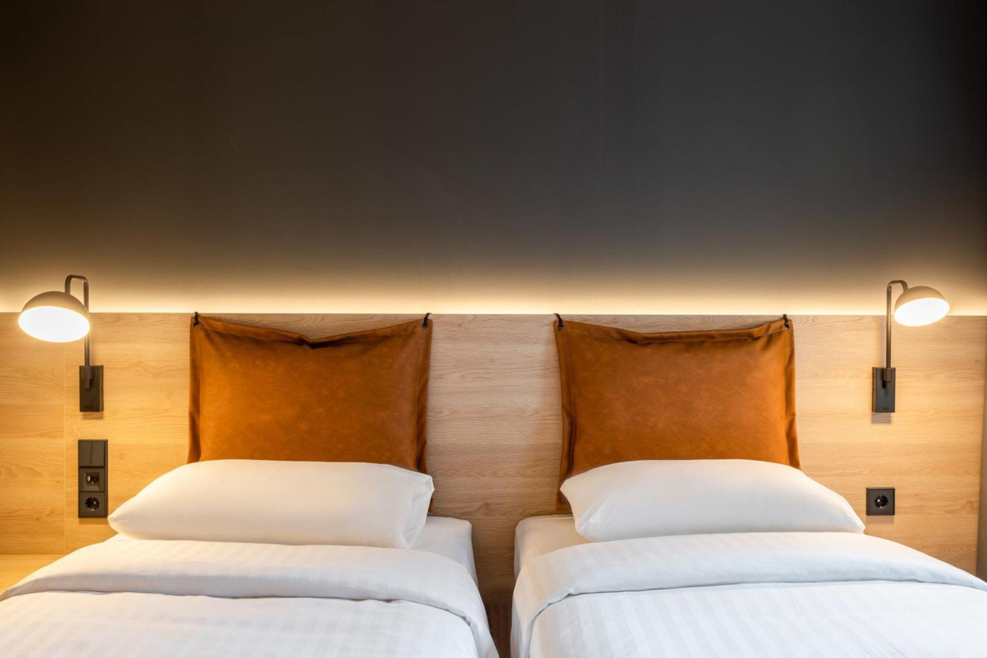 Moxy Twin Room