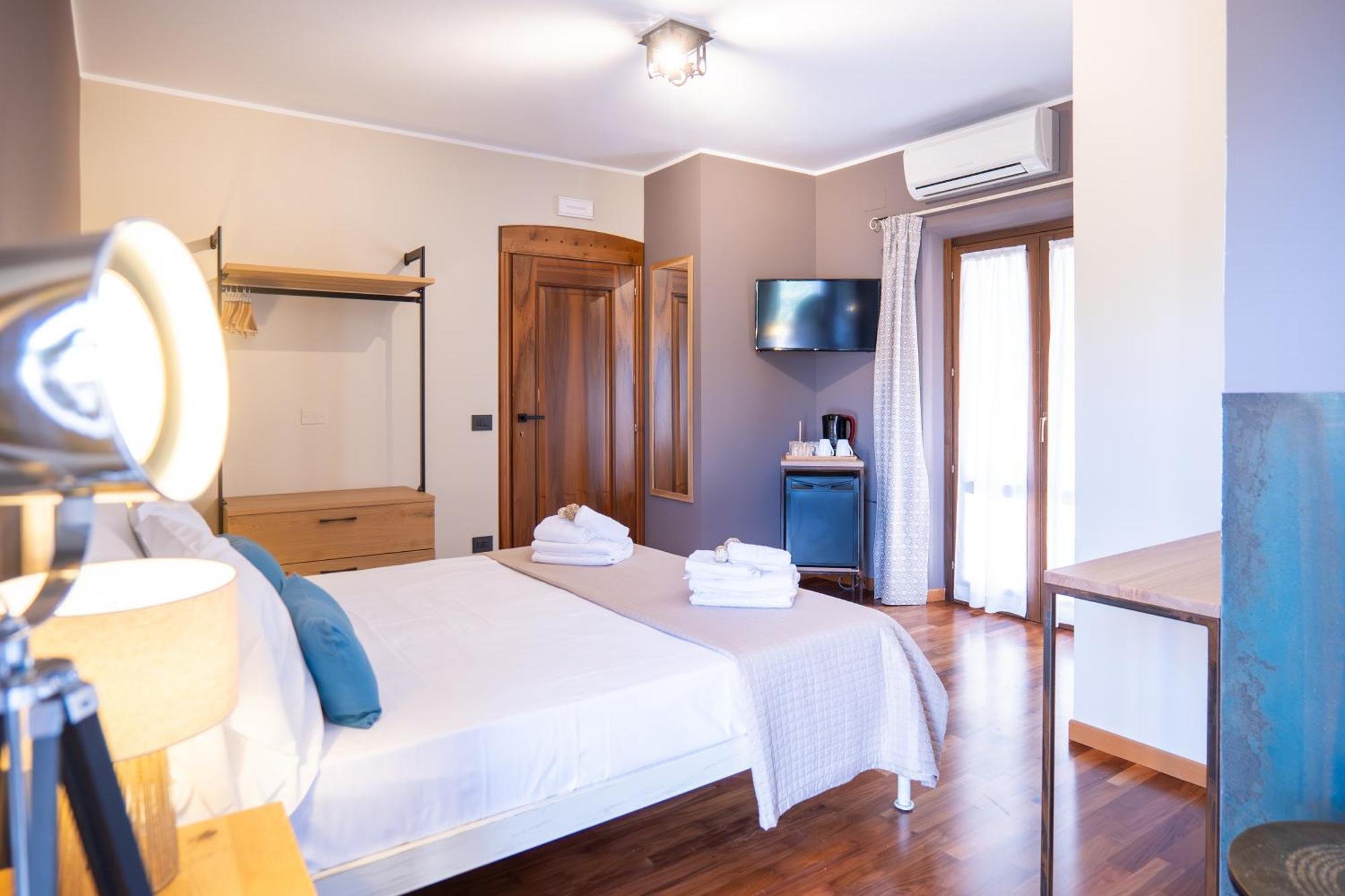 Deluxe Double Room Bath