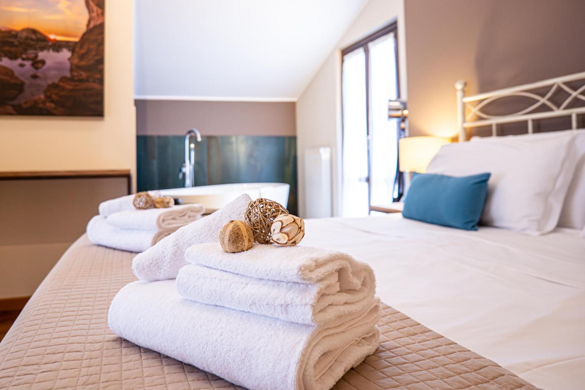Deluxe Double Room Bath