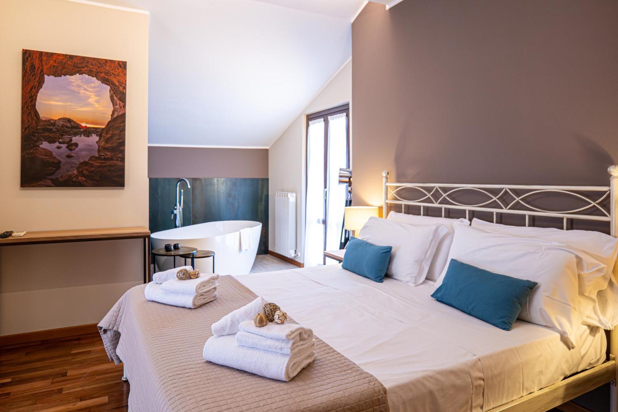 Deluxe Double Room Bath
