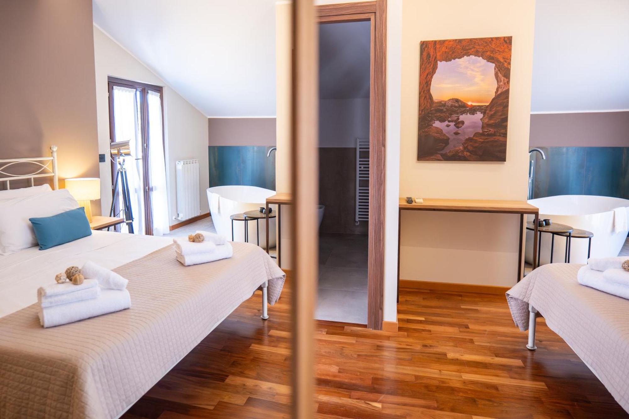 Deluxe Double Room Bath