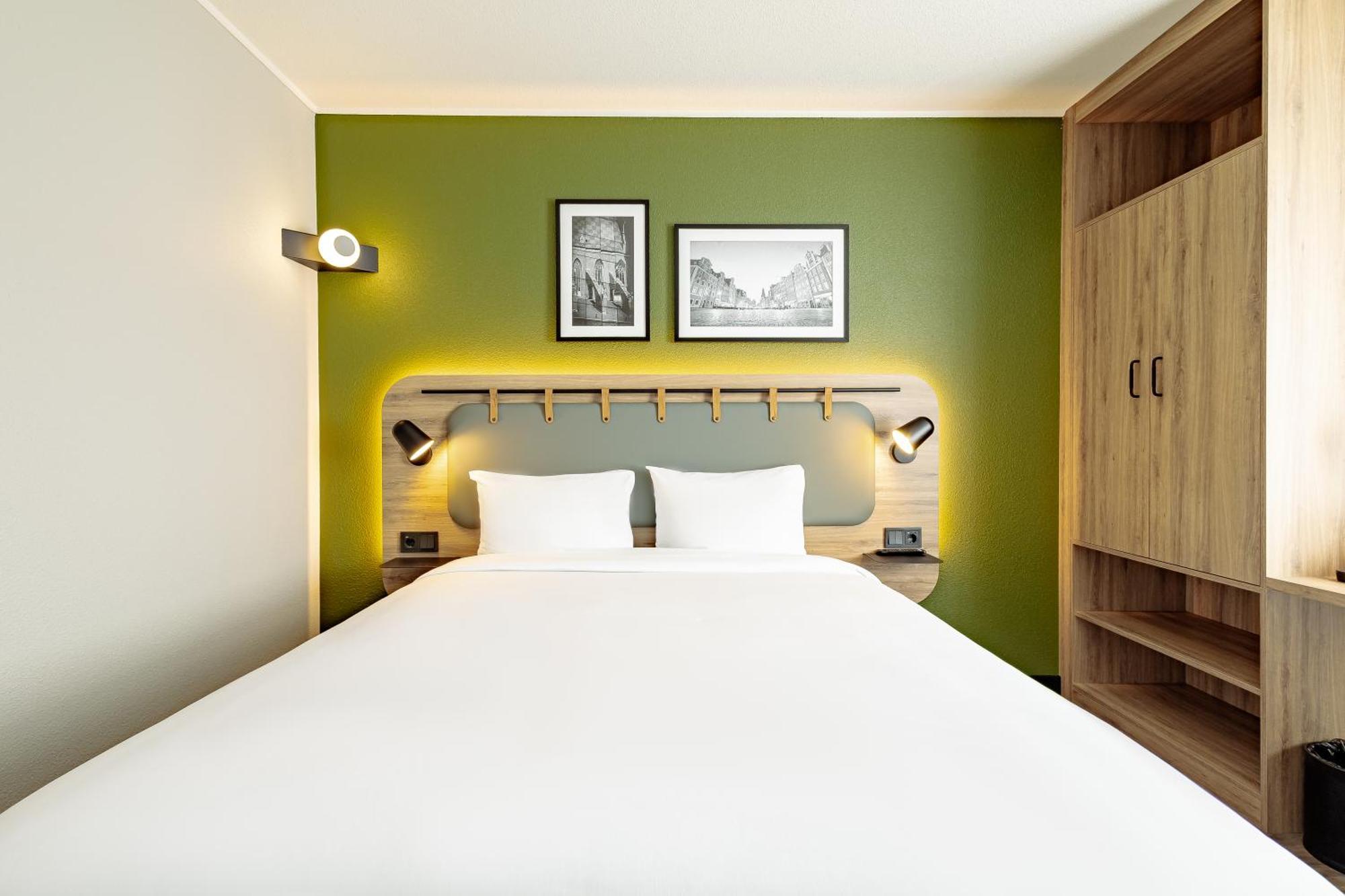 Standard Queen Room