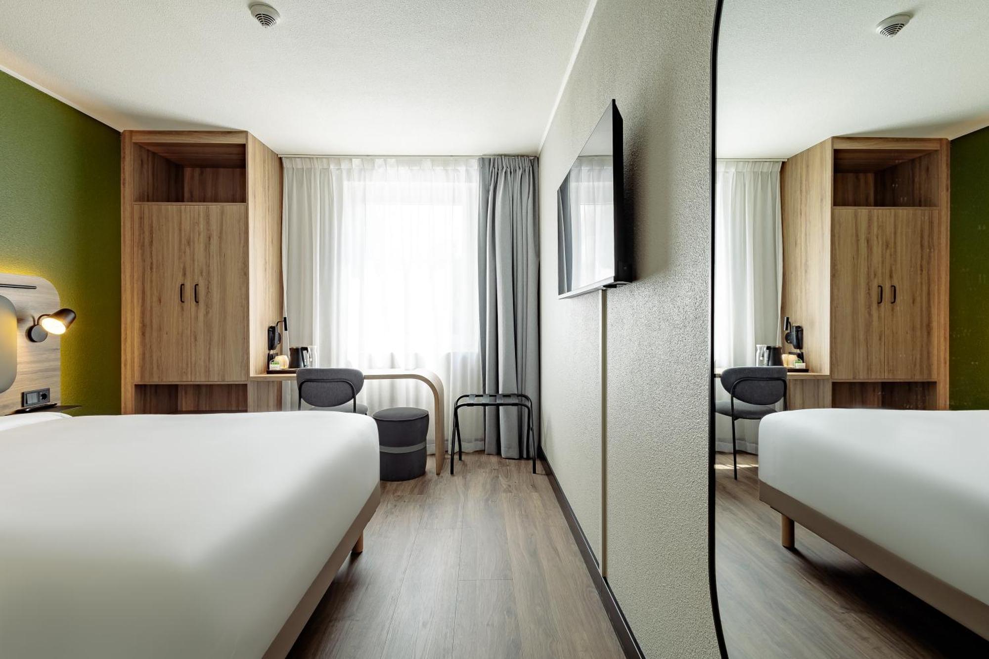 Standard Queen Room