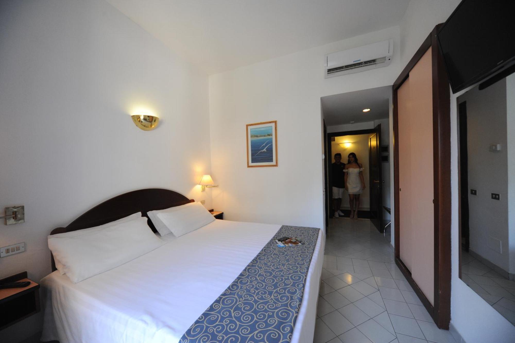 Classic Double/Twin Room inner or hill view